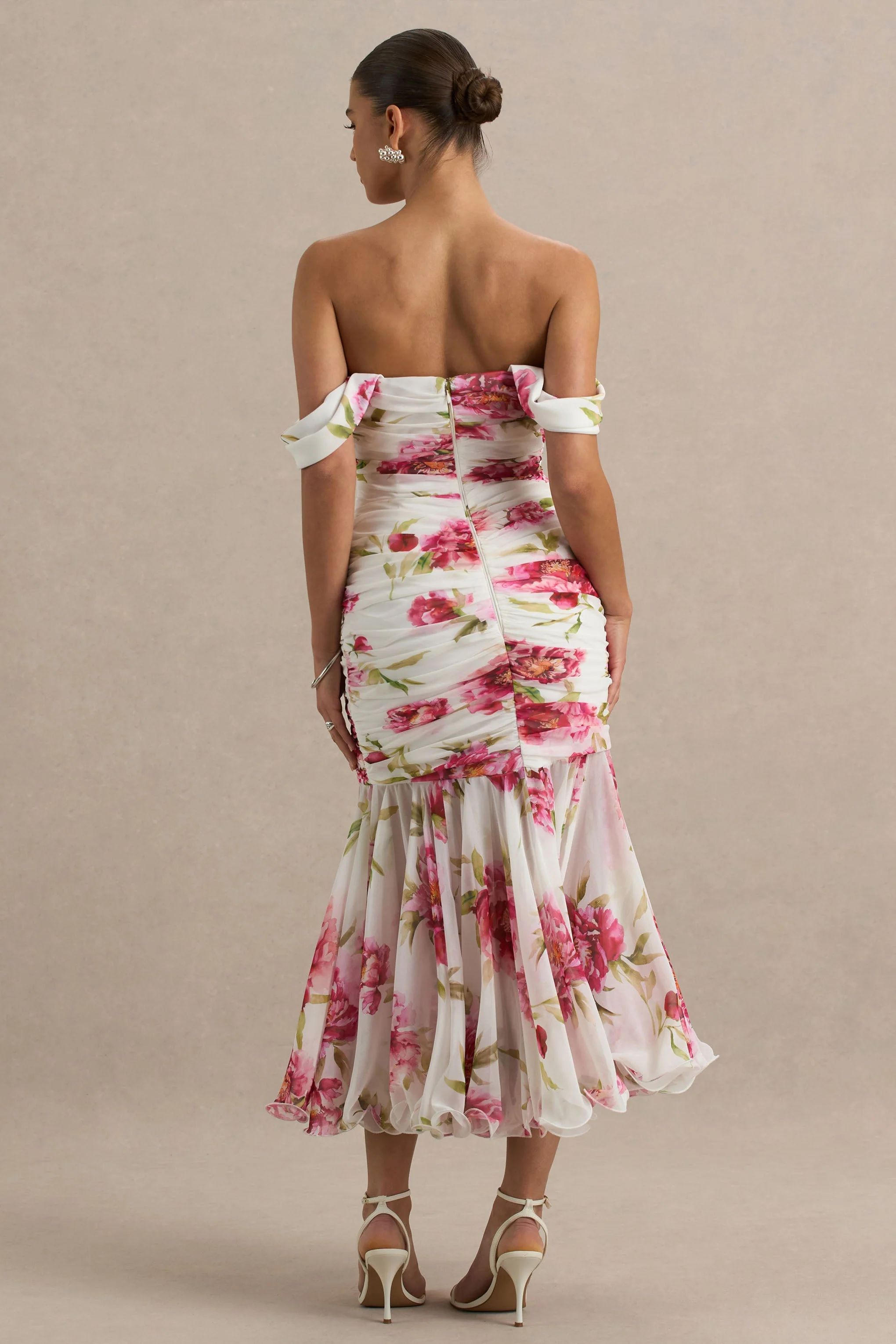 Madelyn | Cremefarbenes Maxikleid mit Blumenmuster, Bardot-Ausschnitt und kurzen Ärmeln - Image 2
