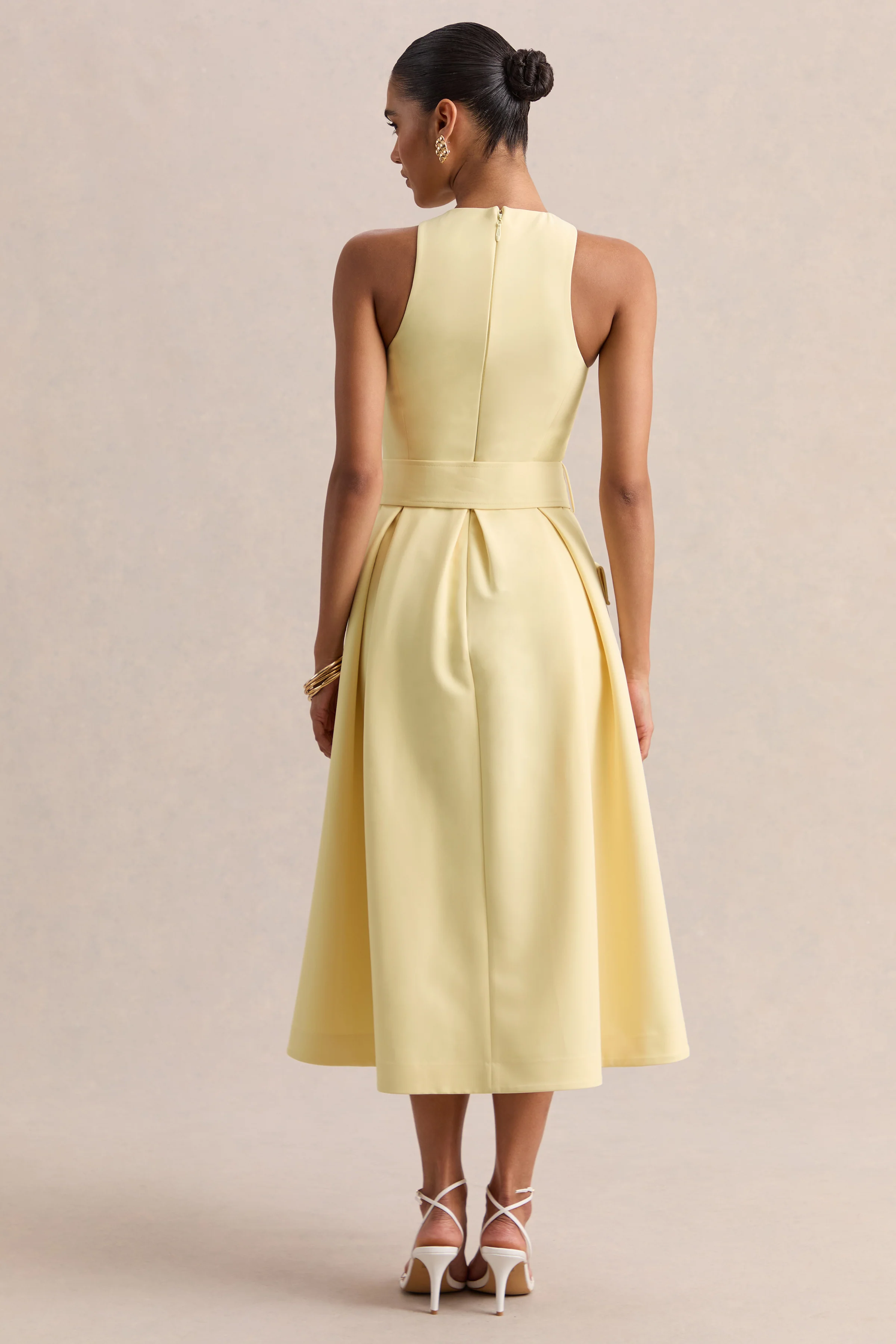 Magnora | Zitronengelbes Midikleid mit Rundhalsausschnitt und Gürtel - Image 2