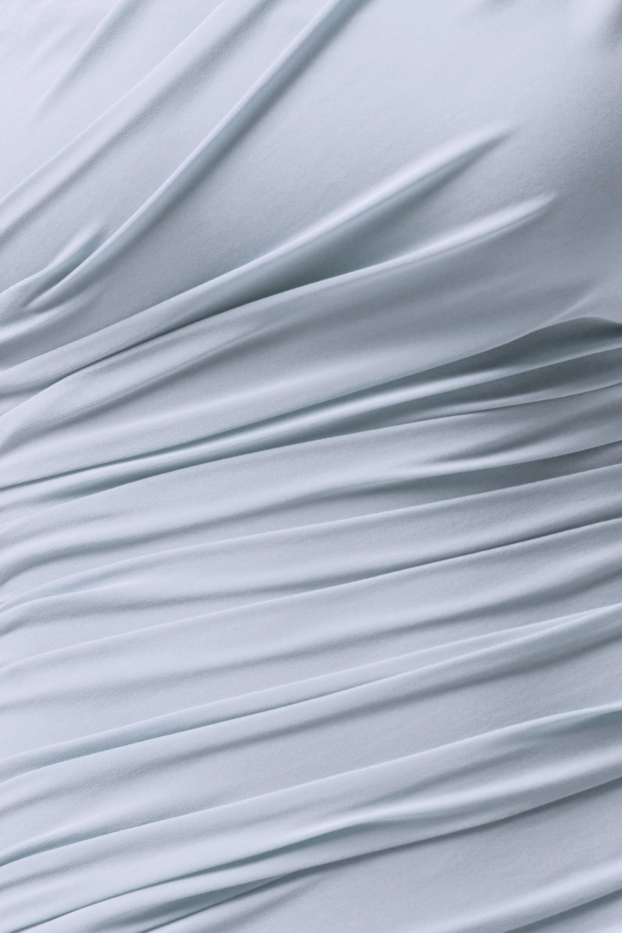 Mardi | Puderblaues asymmetrisches Maxikleid mit Raffungen - Image 7