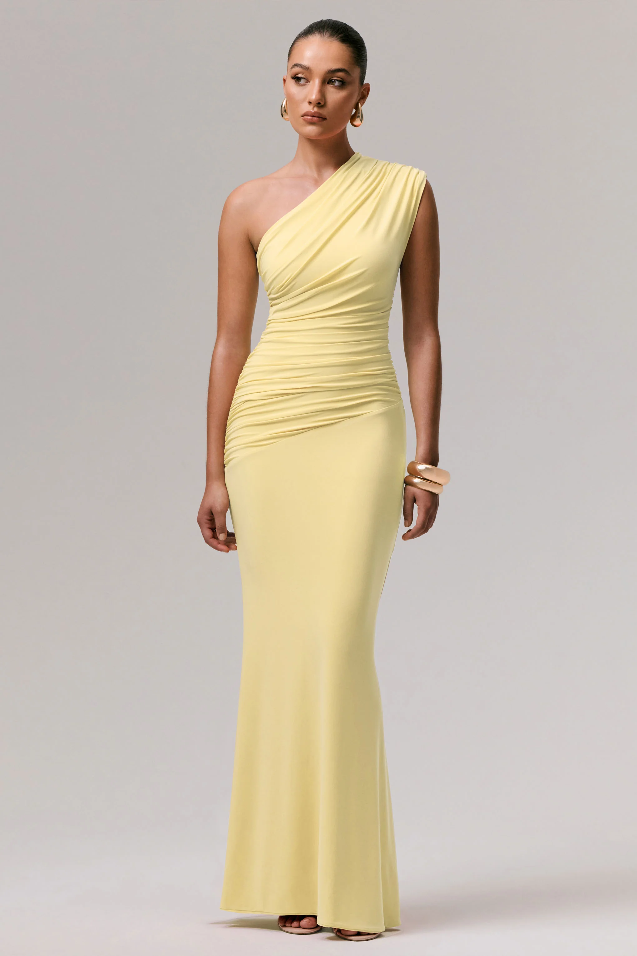 Mardi | Zitronengelbes asymmetrisches Maxikleid mit Raffungen - Image 5