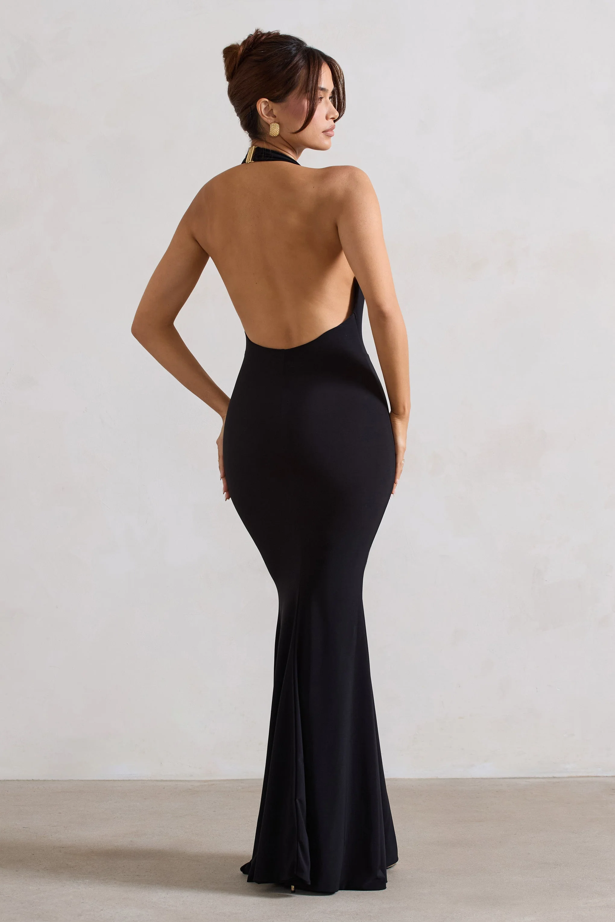 Milani | Schwarzes rückenfreies Maxikleid mit Wasserfallausschnitt und Fischschwanz - Image 2