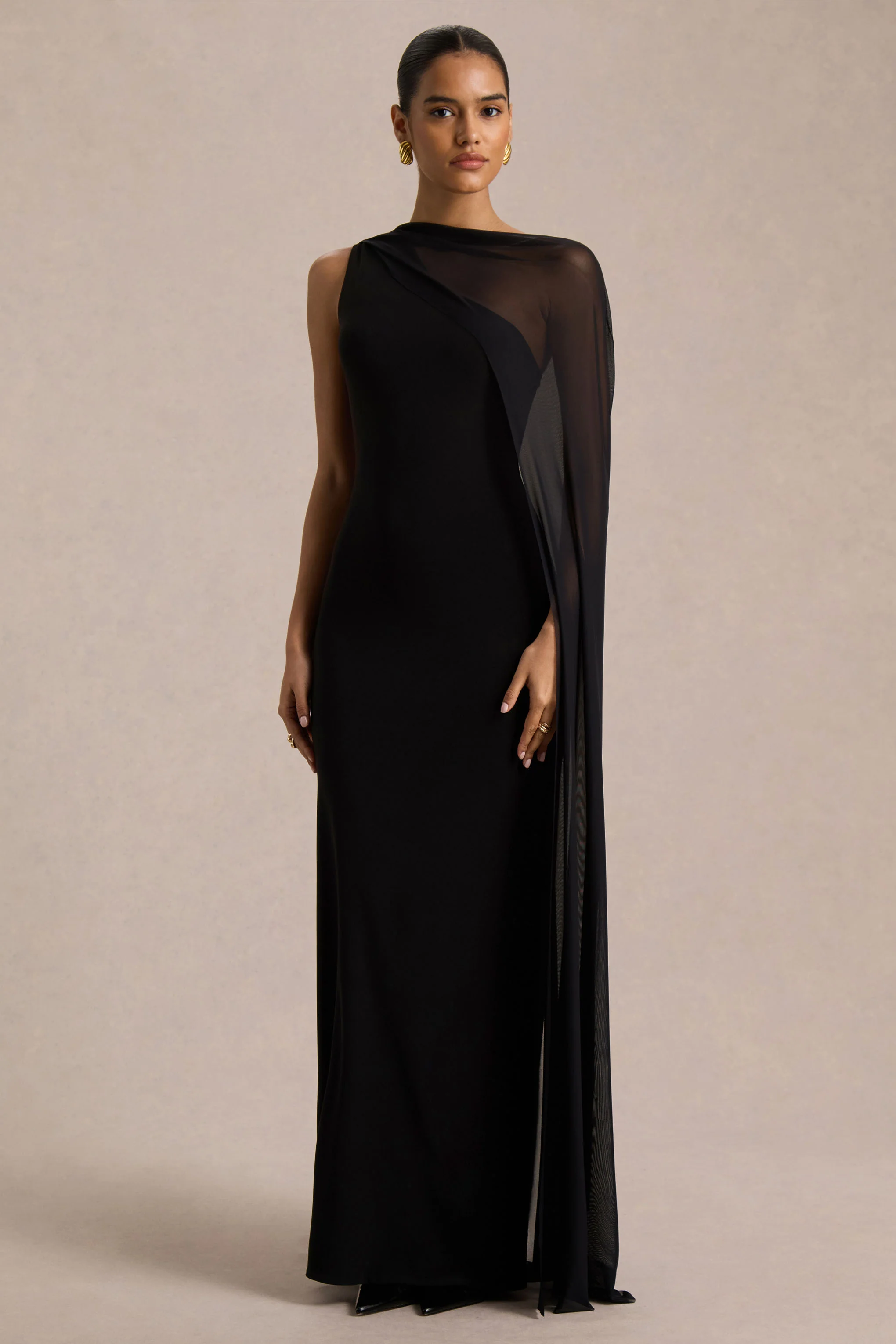 Mirelle | Schwarzes Maxikleid mit asymmetrischem Ausschnitt und transparentem Cape-Ärmel - Image 5