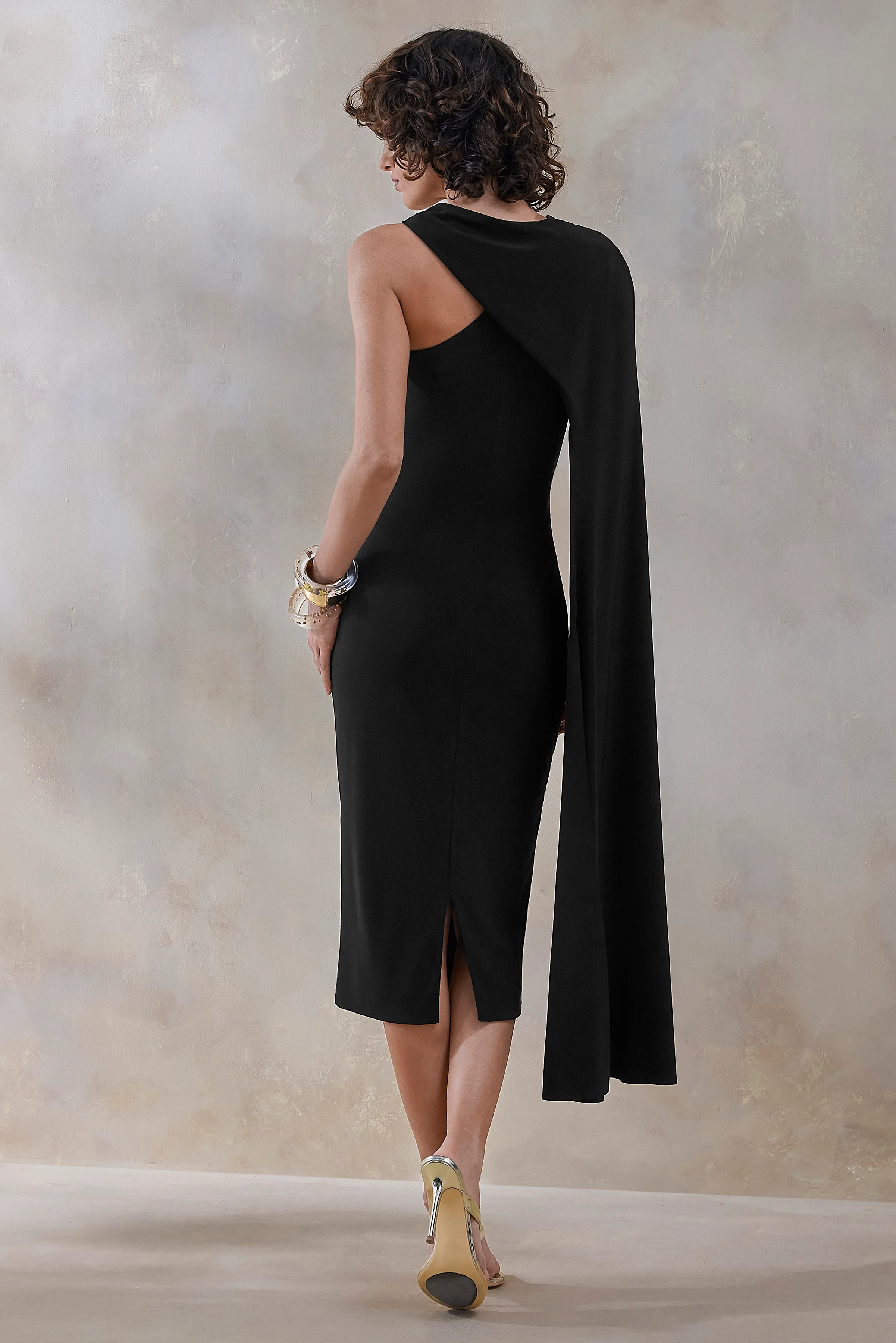 Misoria | Schwarzes Midikleid mit hohem Ausschnitt und Cape-Ärmel - Image 2