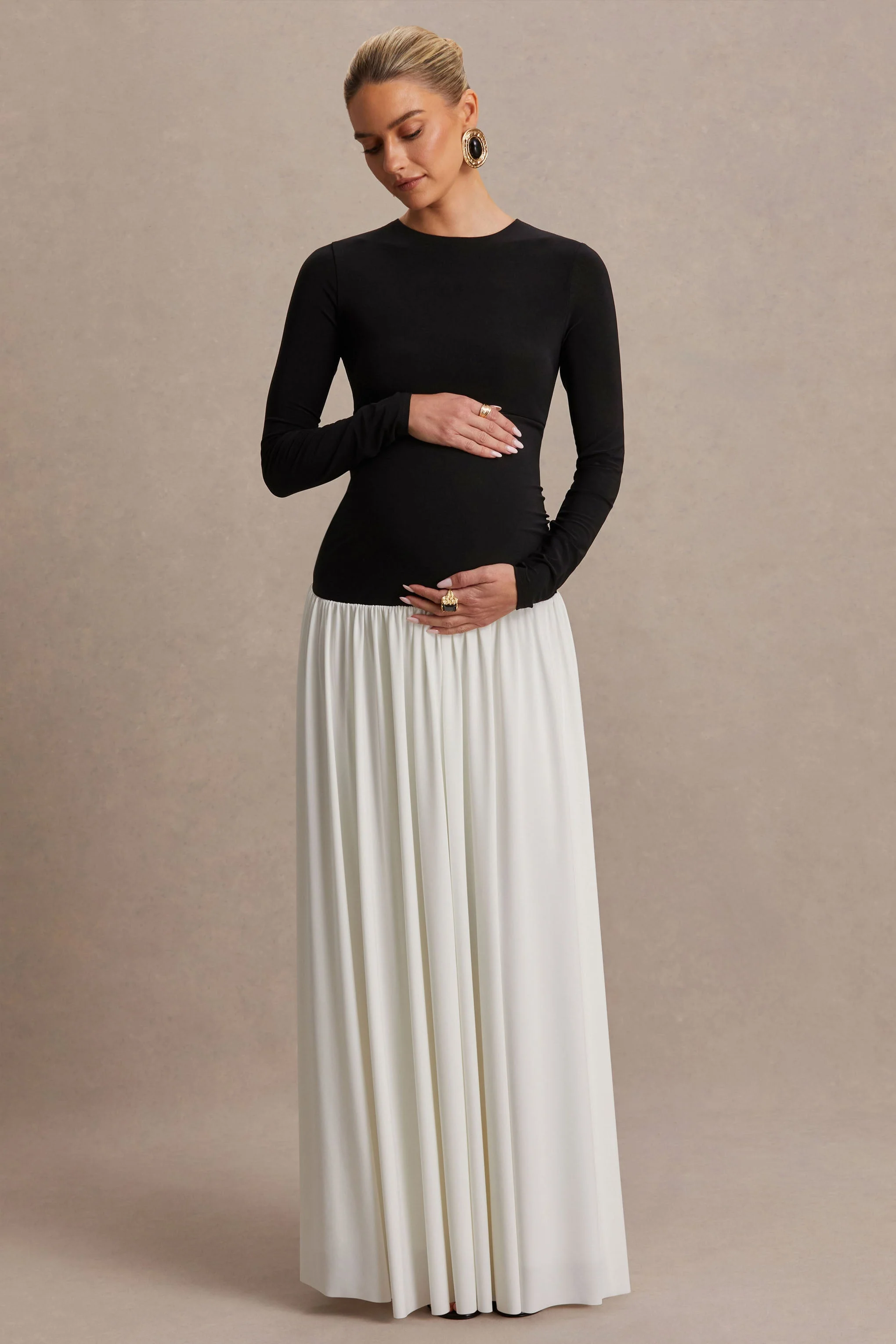 Monroe | Schwarz-weißes Maxikleid mit Rundhalsausschnitt und tiefer Taille - Image 6
