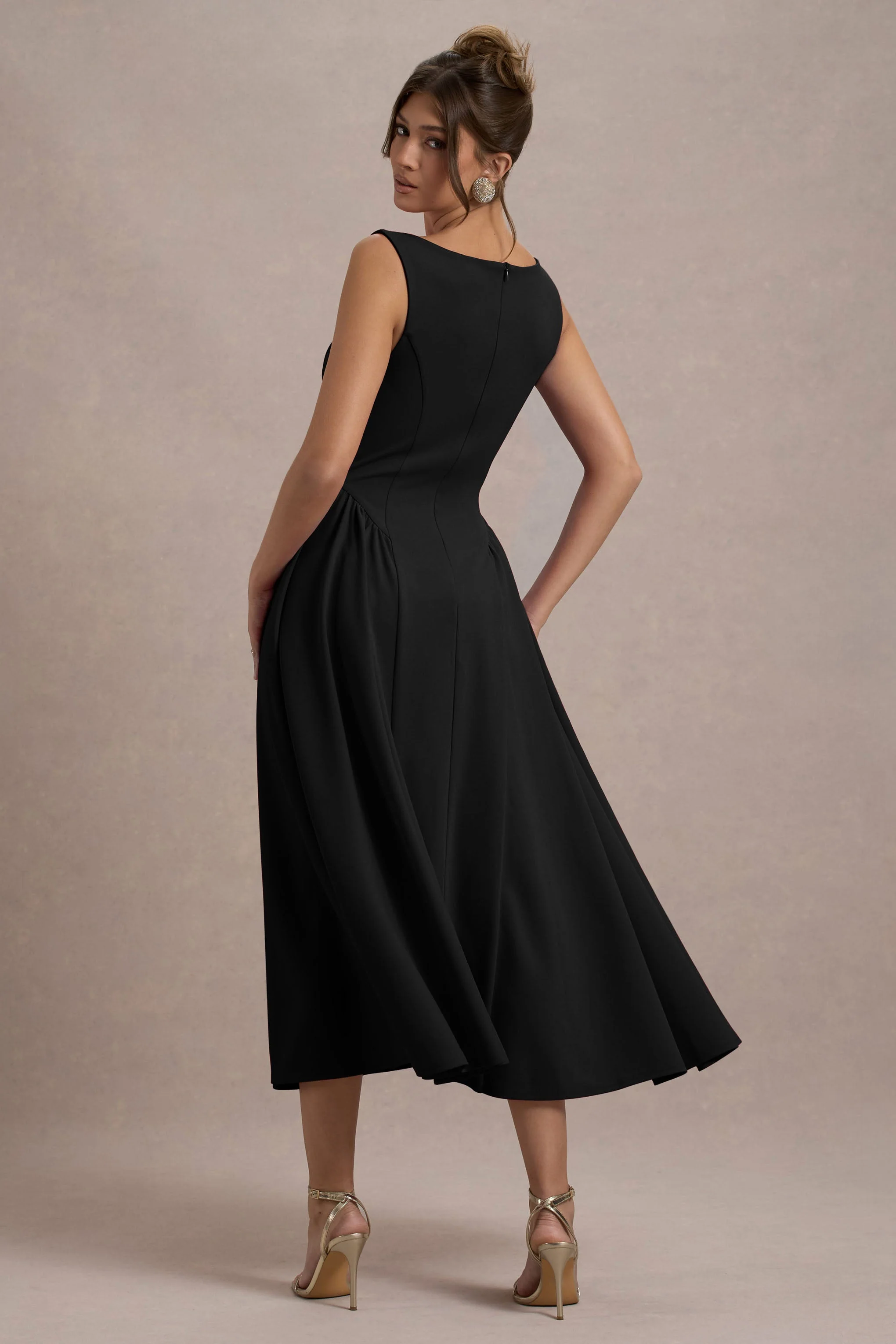 Muriel | Schwarzes Midikleid mit U-Boot-Ausschnitt und Volumenrock - Image 2