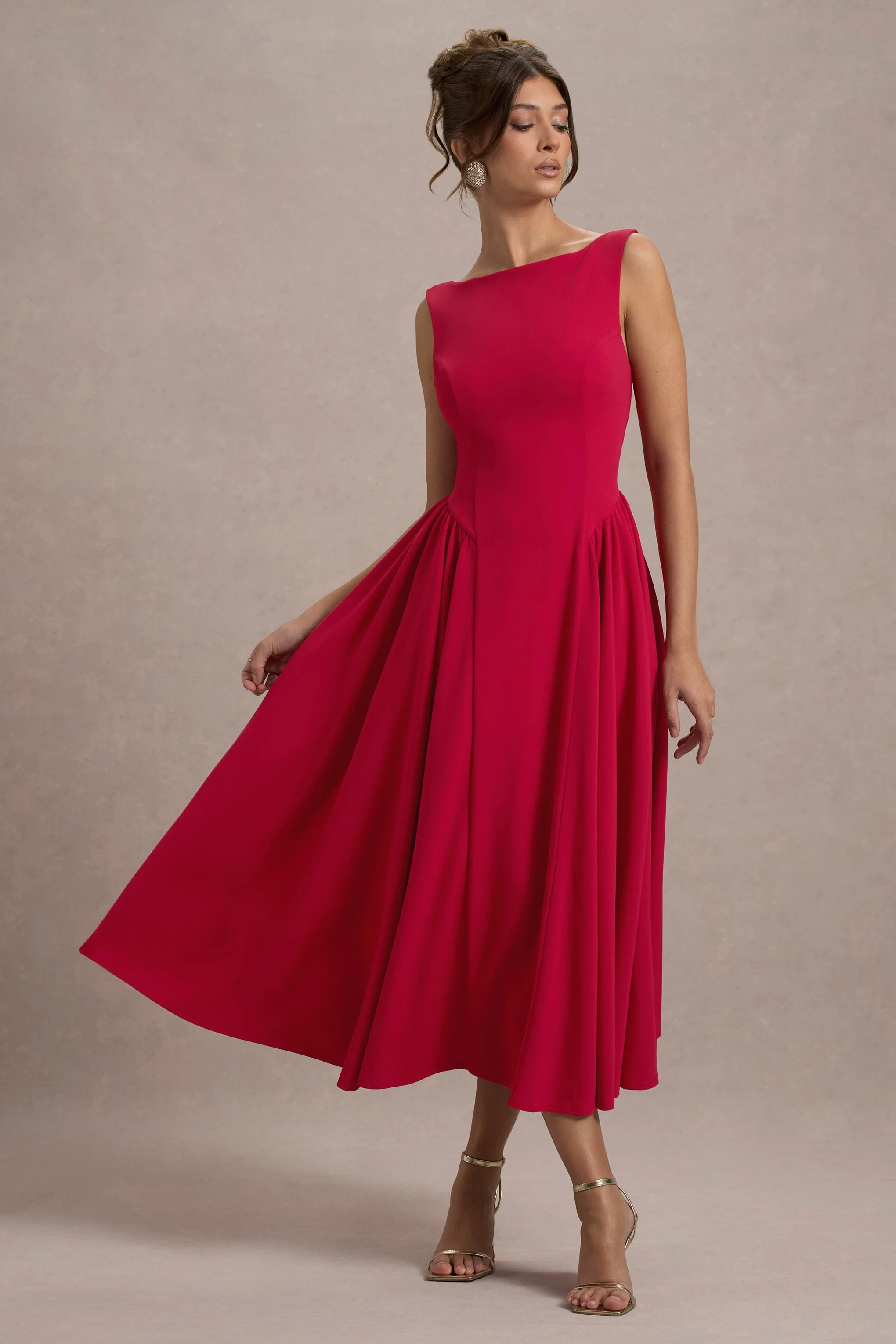 Muriel | Rotes Midikleid mit Boot-Ausschnitt und Volumensaum - Image 5