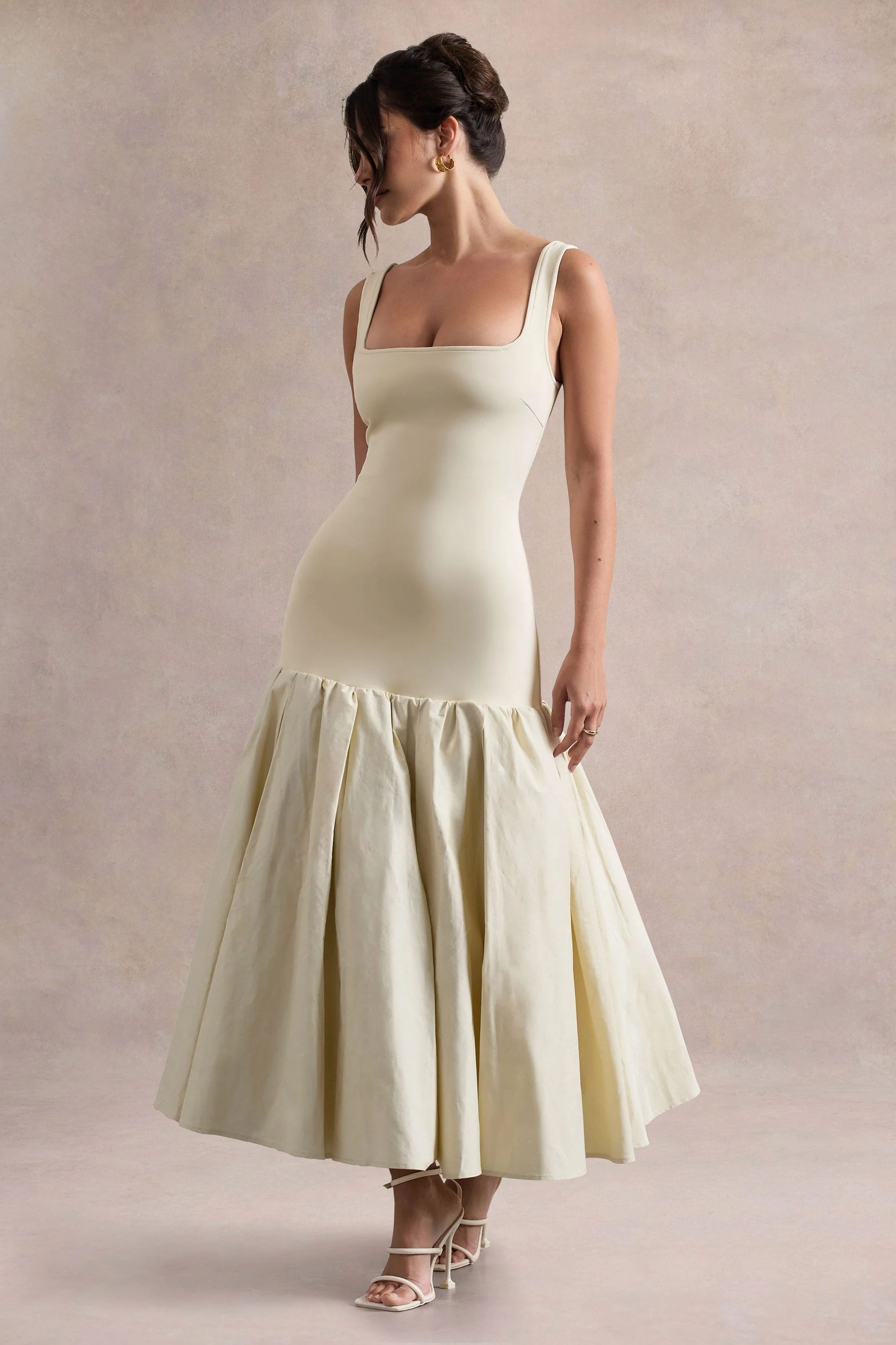 Parida | Cremefarbenes Popeline Midikleid mit tiefer Taille und Schößchen - Image 6