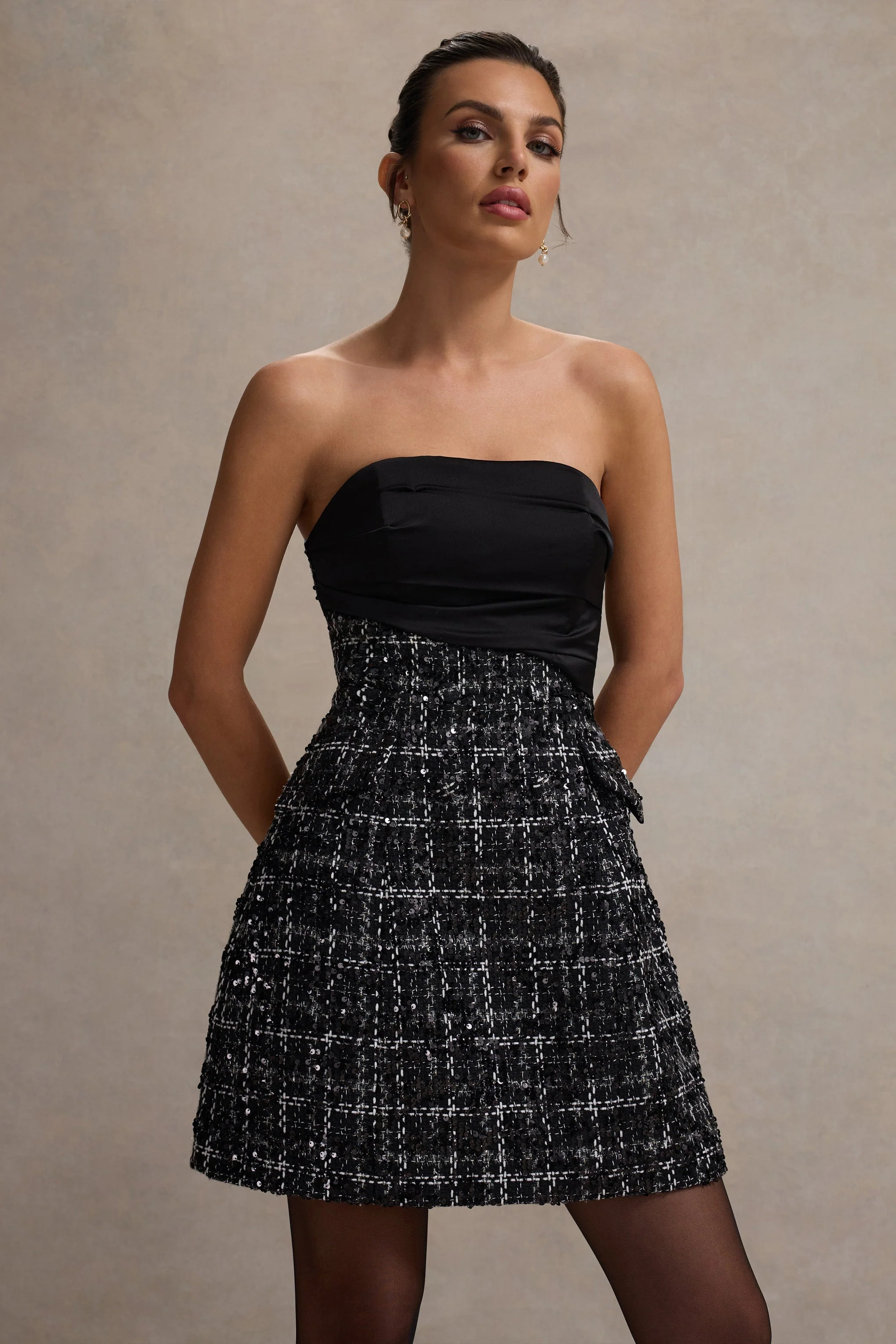 Park Avenue | Schwarzes, schulterfreies Bouclé-Tailliertes Minikleid - Image 3