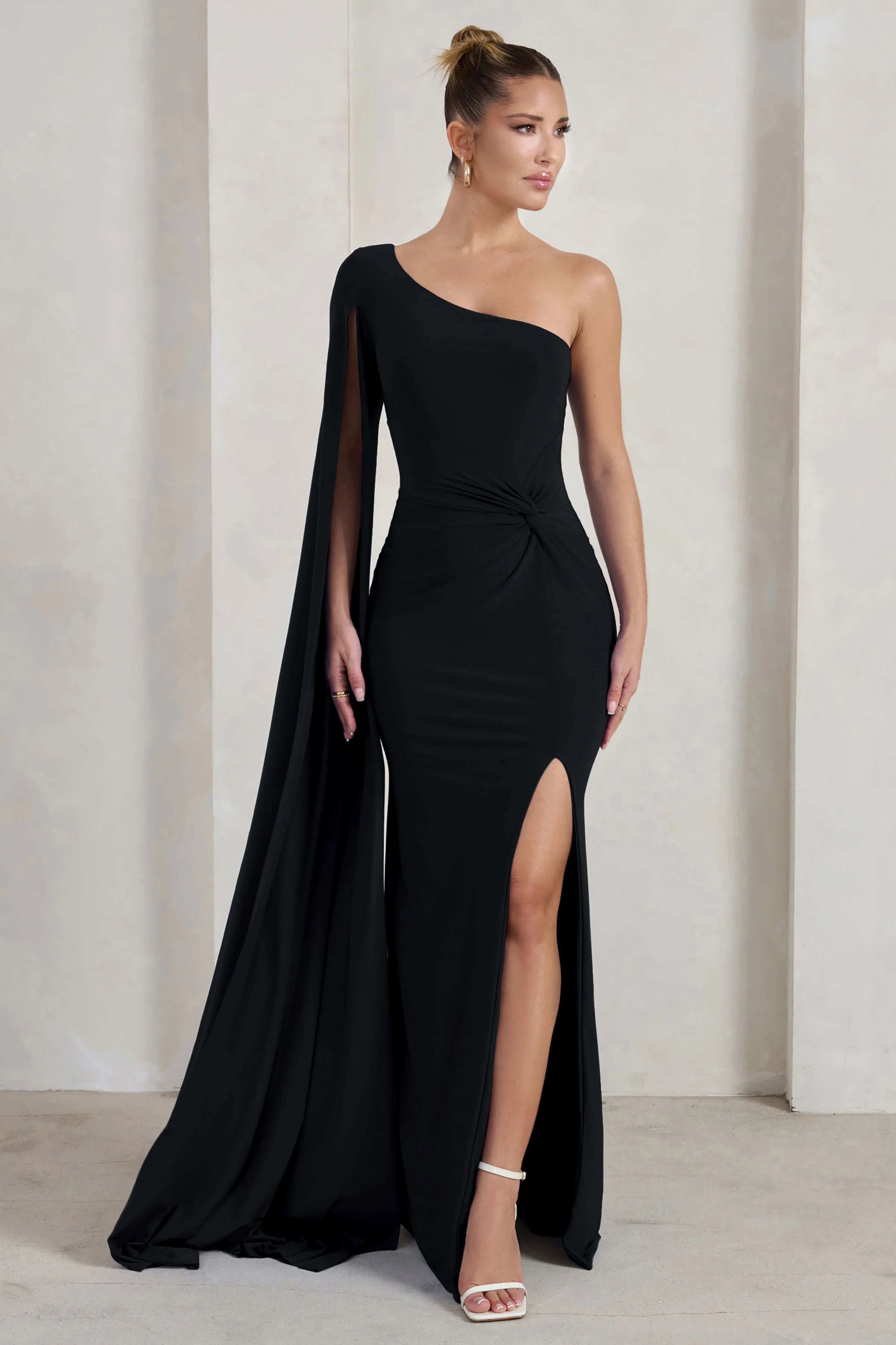 Romi | Schwarzes Ein-Schulter-Maxikleid mit Twist-Design - Image 4