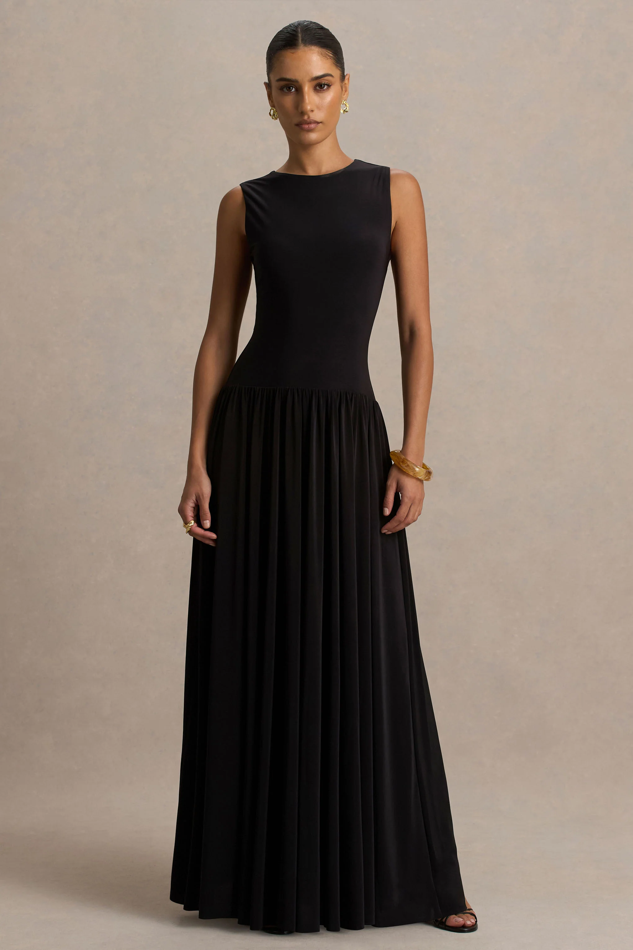Rosalita | Schwarzes Maxikleid mit Rundhalsausschnitt und tiefer Taille - Image 5