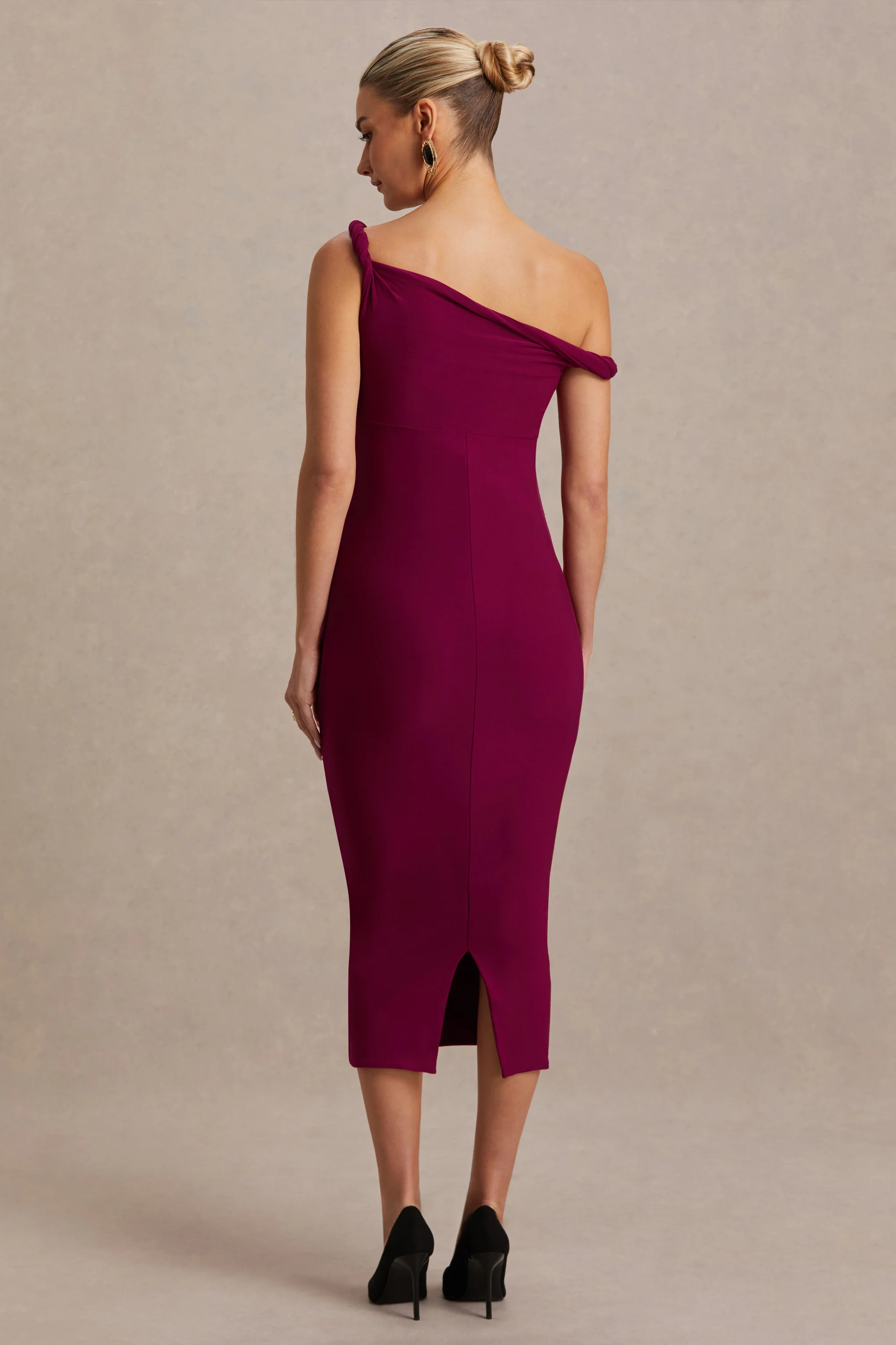 Salome | Bordeauxfarbenes Umstands-Midikleid mit asymmetrischem, gedrehtem Ausschnitt - Image 2