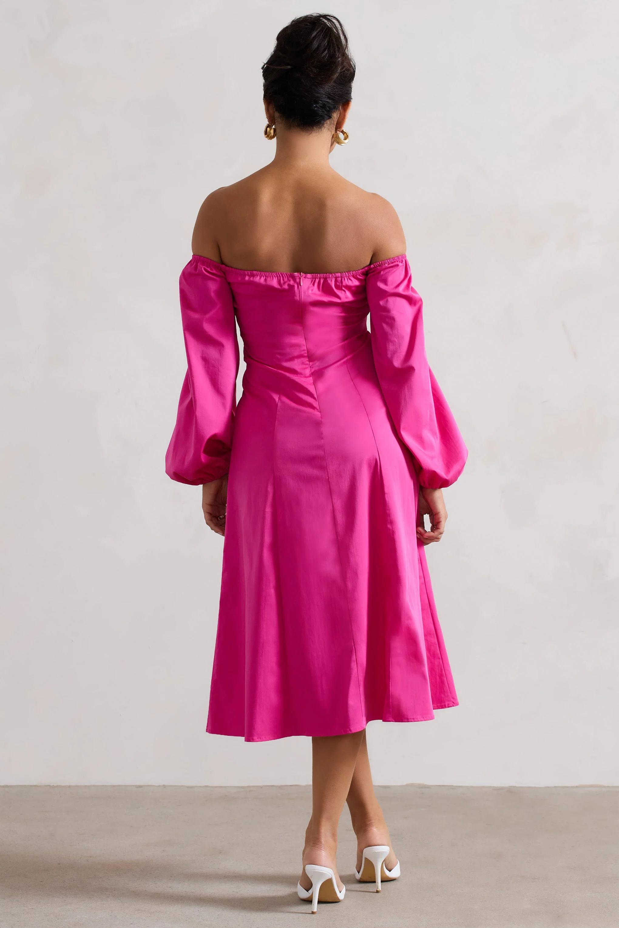 Santino | Rosa Midikleid mit gedrehtem Bardot-Ausschnitt und Puffärmeln - Image 2