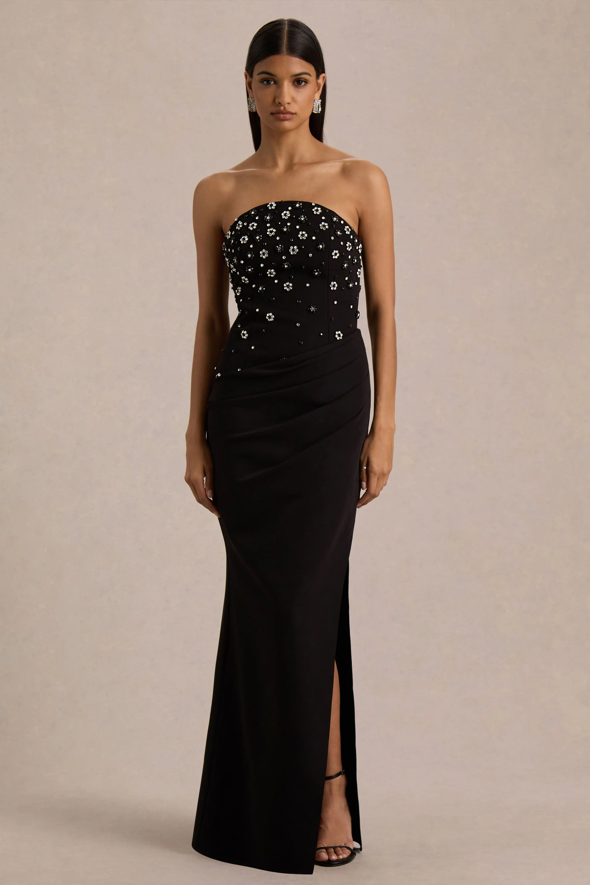 Saphira | Schwarzes Maxikleid mit handverziertem Bandeau-Ausschnitt - Image 5