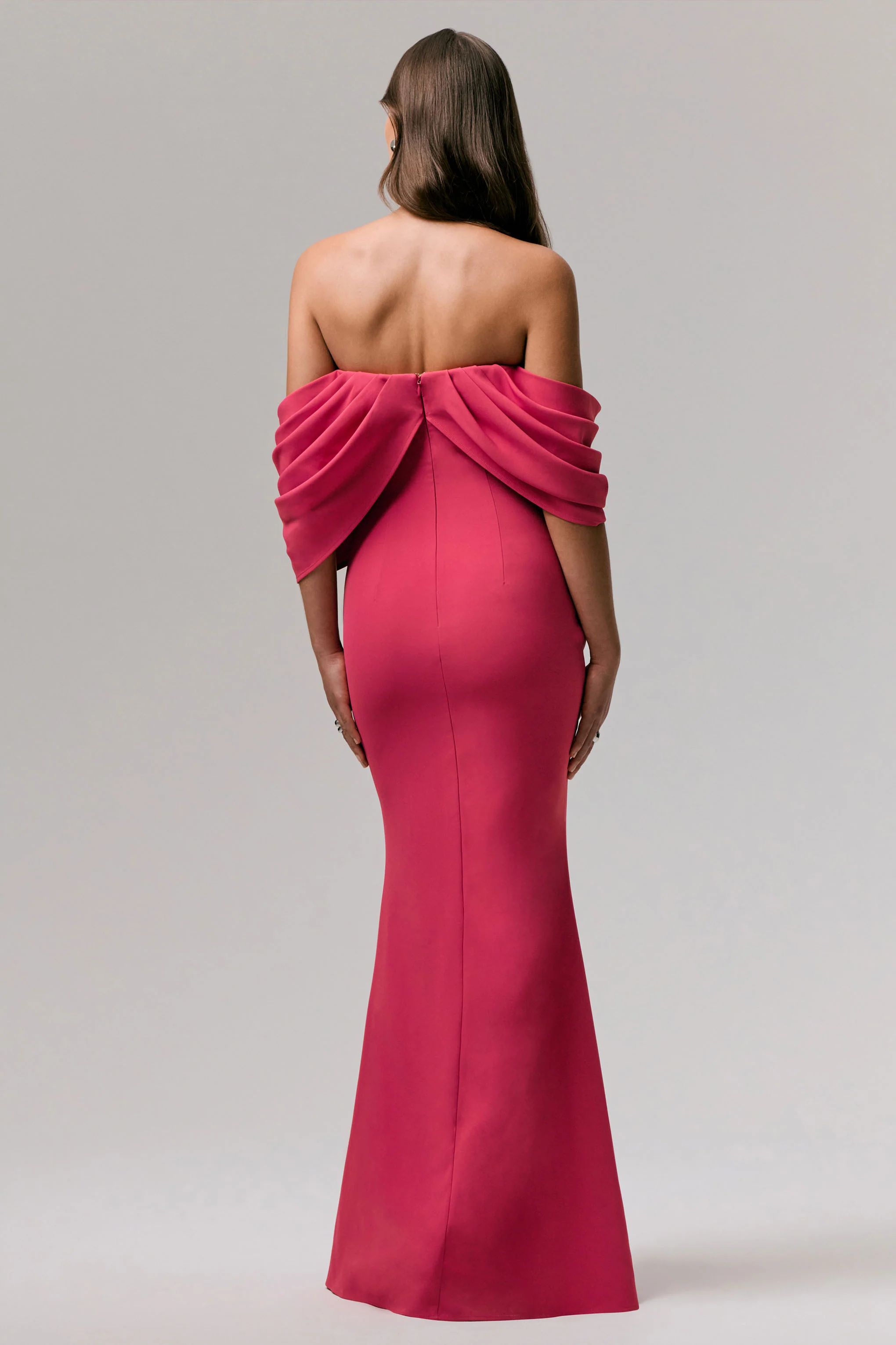 Serene | Knallpinkes Bardot-Maxikleid mit Drapierung - Image 2