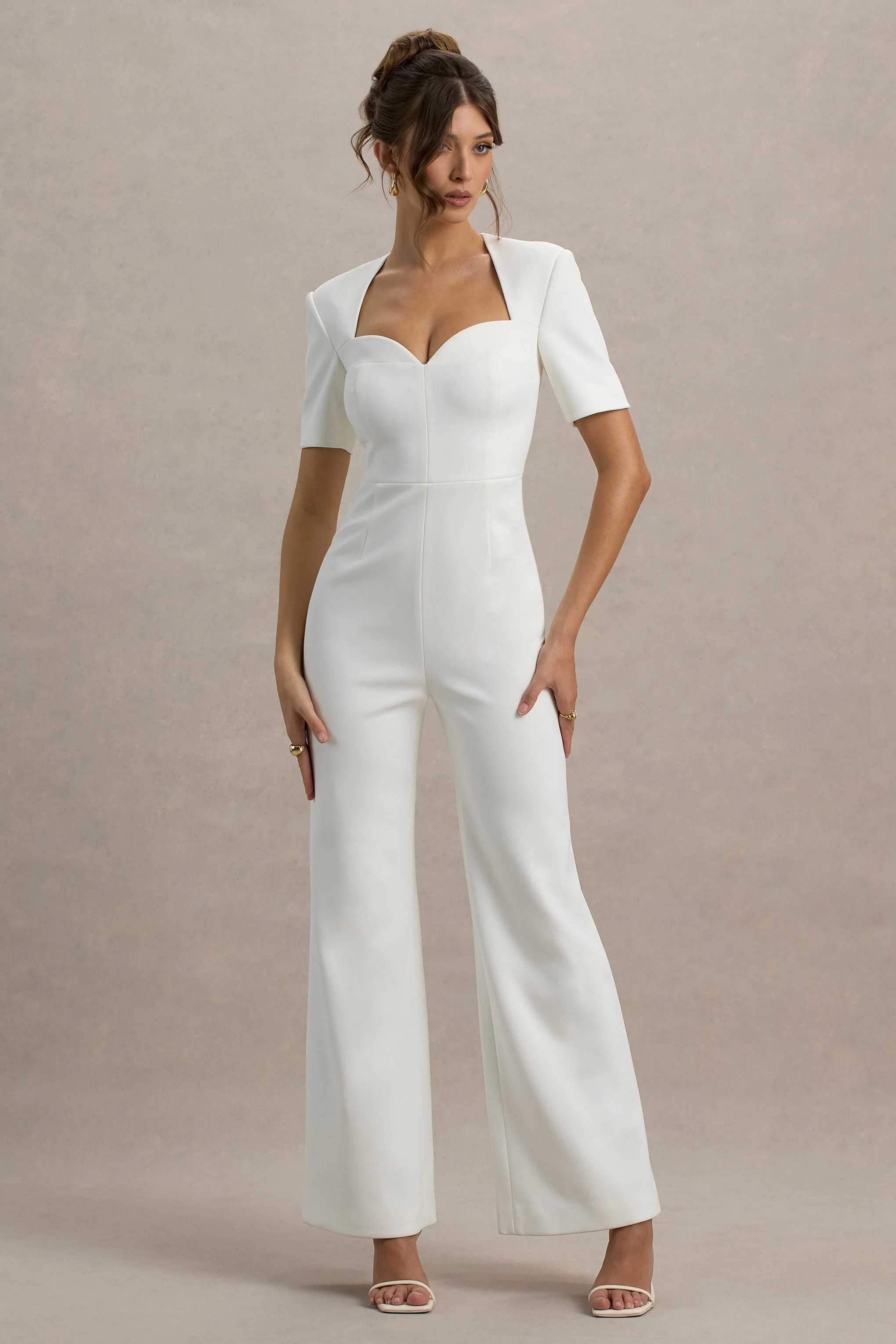 Simone | Weißer Jumpsuit mit Sweetheart-Ausschnitt, kurzen Ärmeln und weitem Bein - Image 4