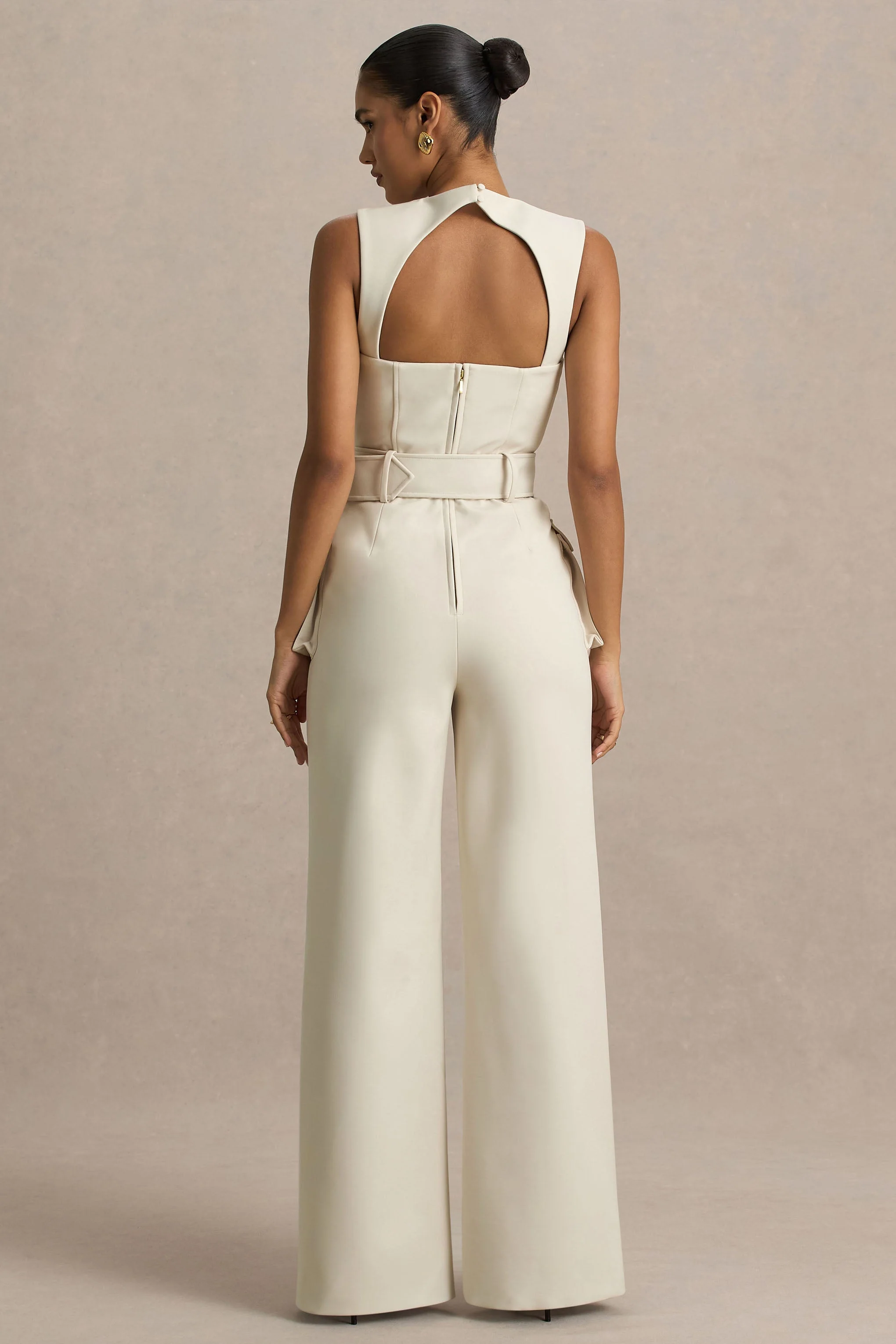 Solice | Cremefarbener taillierter Jumpsuit mit eckigem Ausschnitt - Image 2