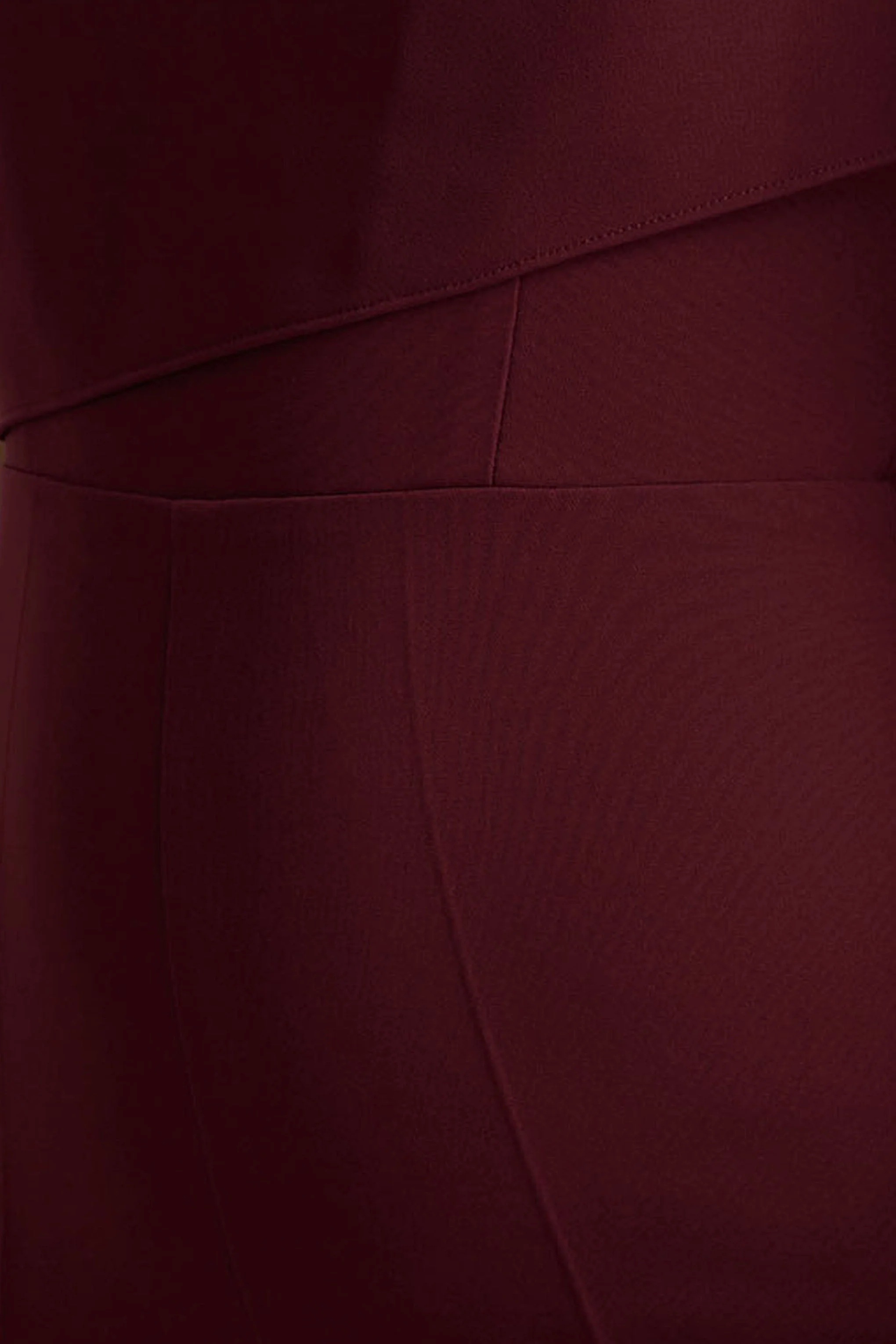 Sorenia | Burgunderfarbener Jumpsuit mit Stehkragen und einseitigem Cape-Ärmel - Image 6