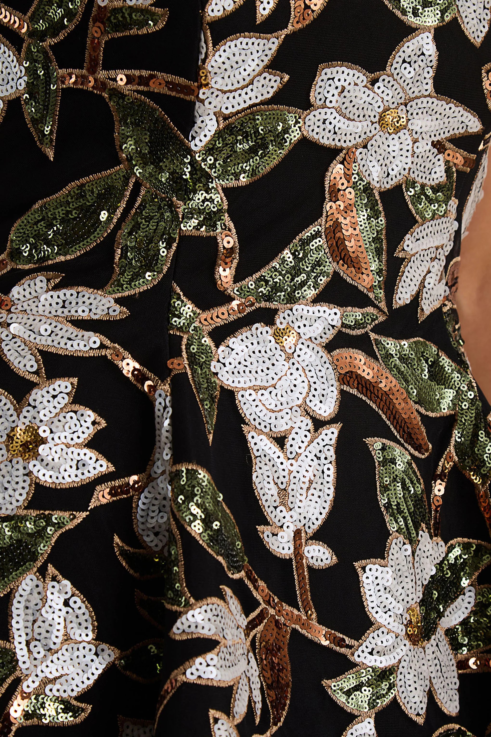 Sparky | Schwarzes Mini-Bandeaukleid mit bronzefarbenen, floralen Verzierungen - Image 2