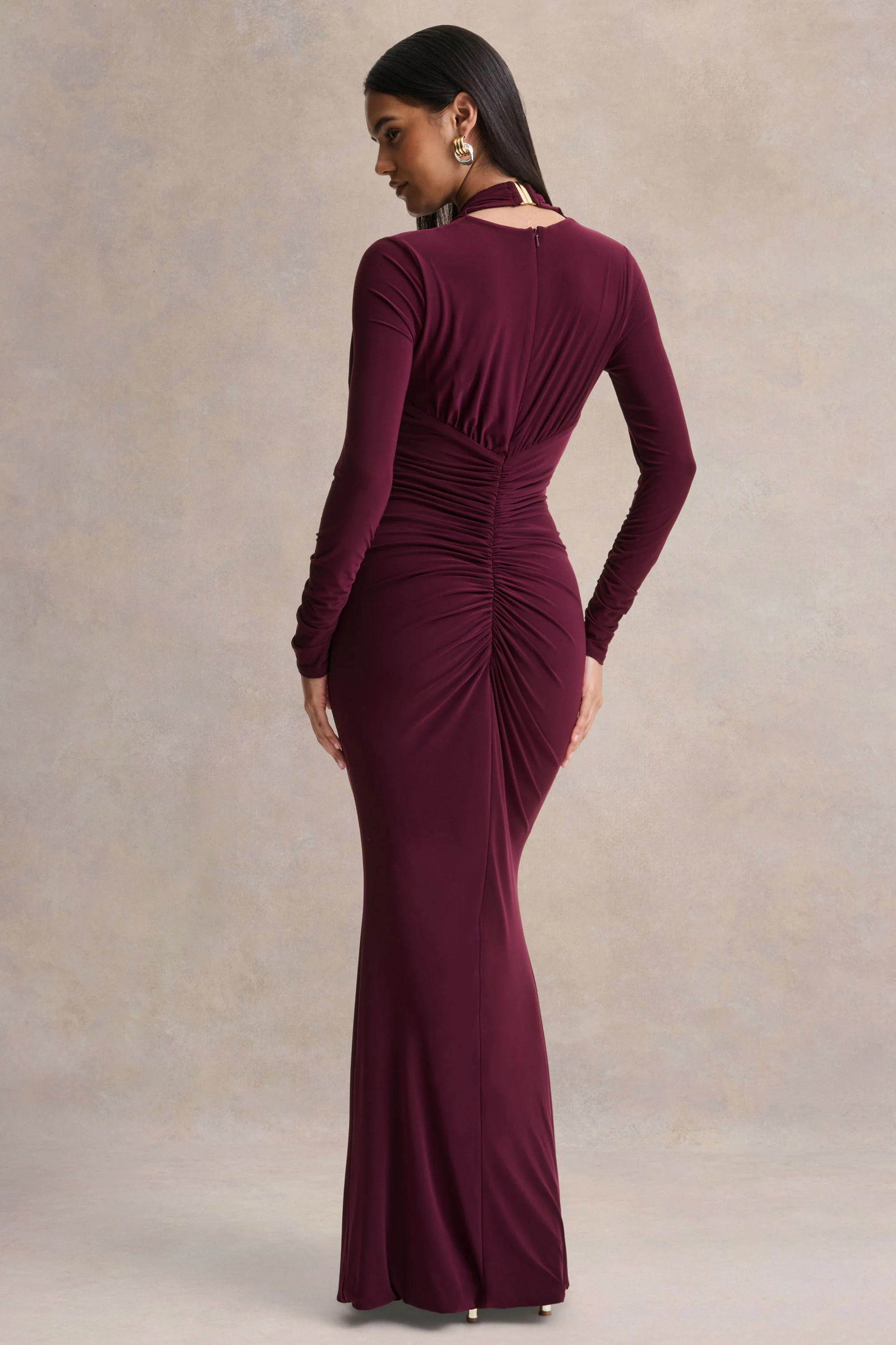 Tami | Pflaumenfarbenes langärmeliges Maxikleid mit tiefem Ausschnitt - Image 2