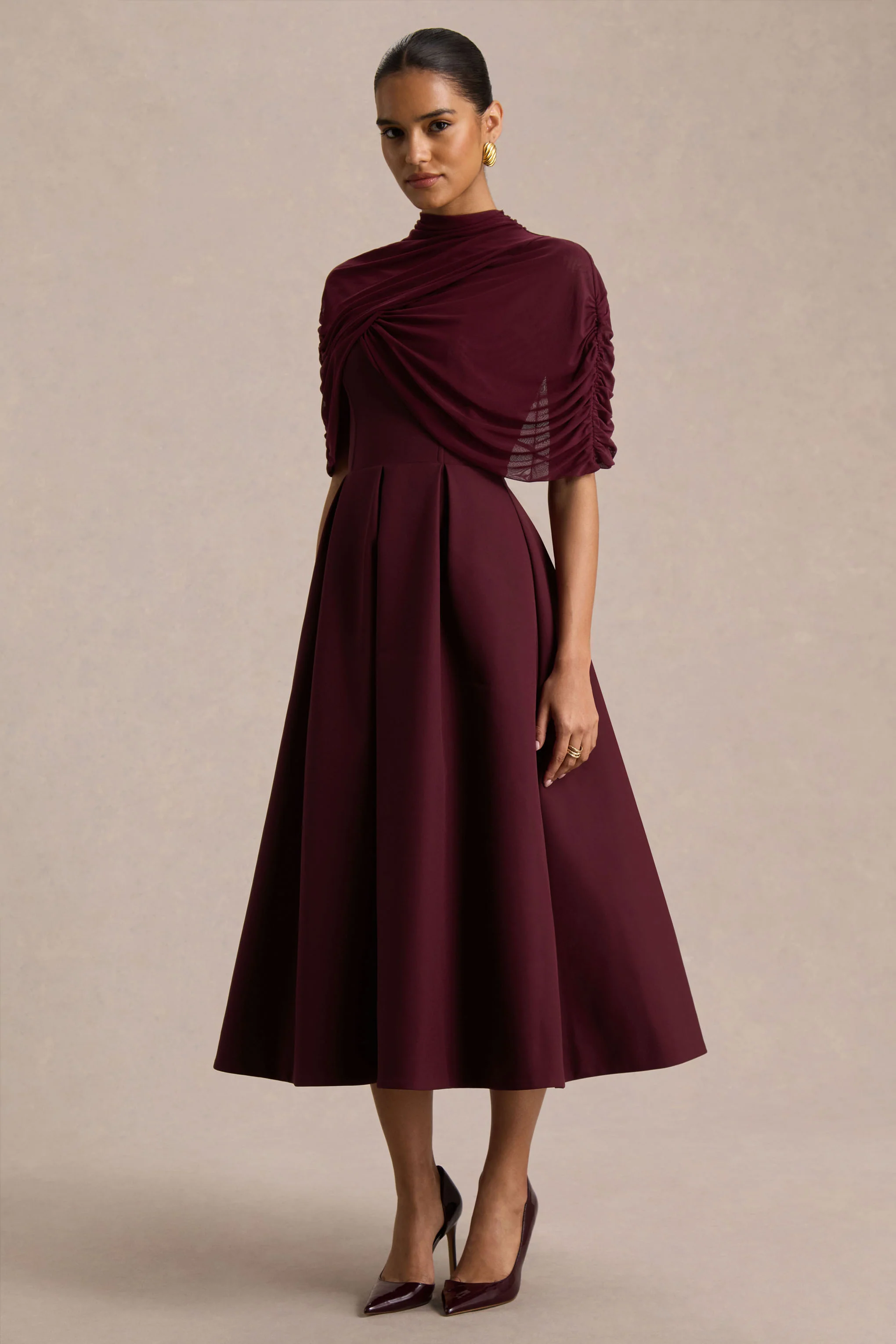 Thalia | Burgunderrotes Midikleid mit hohem Ausschnitt und transparenter Mesh-Cape - Image 5