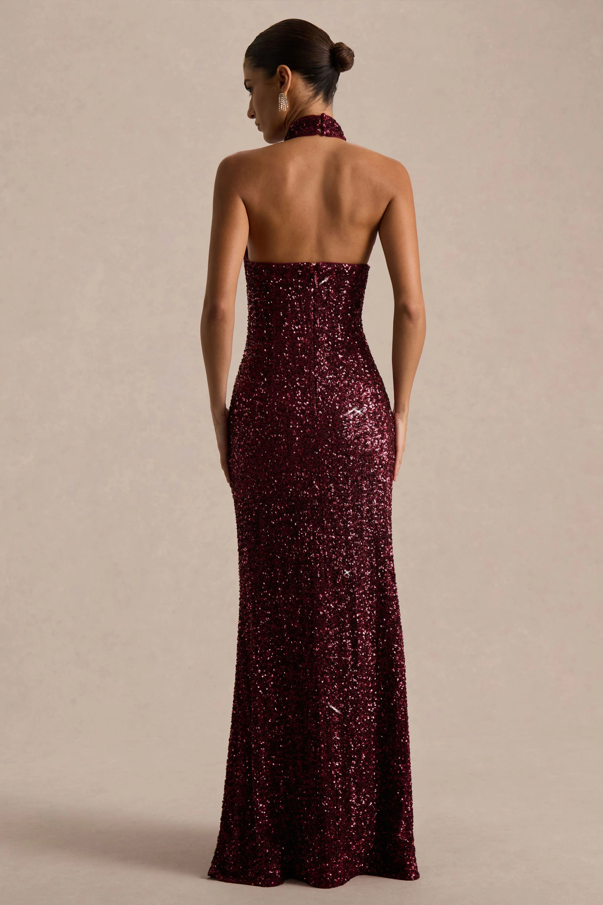 Tulia | Burgunderrotes Pailletten-Maxikleid mit hohem Ausschnitt - Image 2