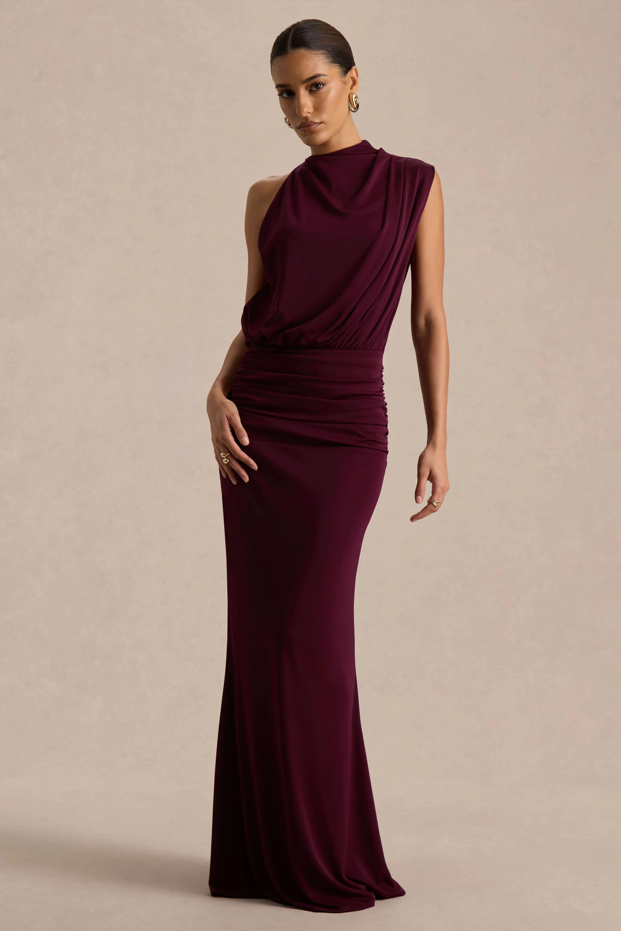 Umaira | Burgunderrotes Maxikleid mit hohem, asymmetrischem Ausschnitt - Image 4