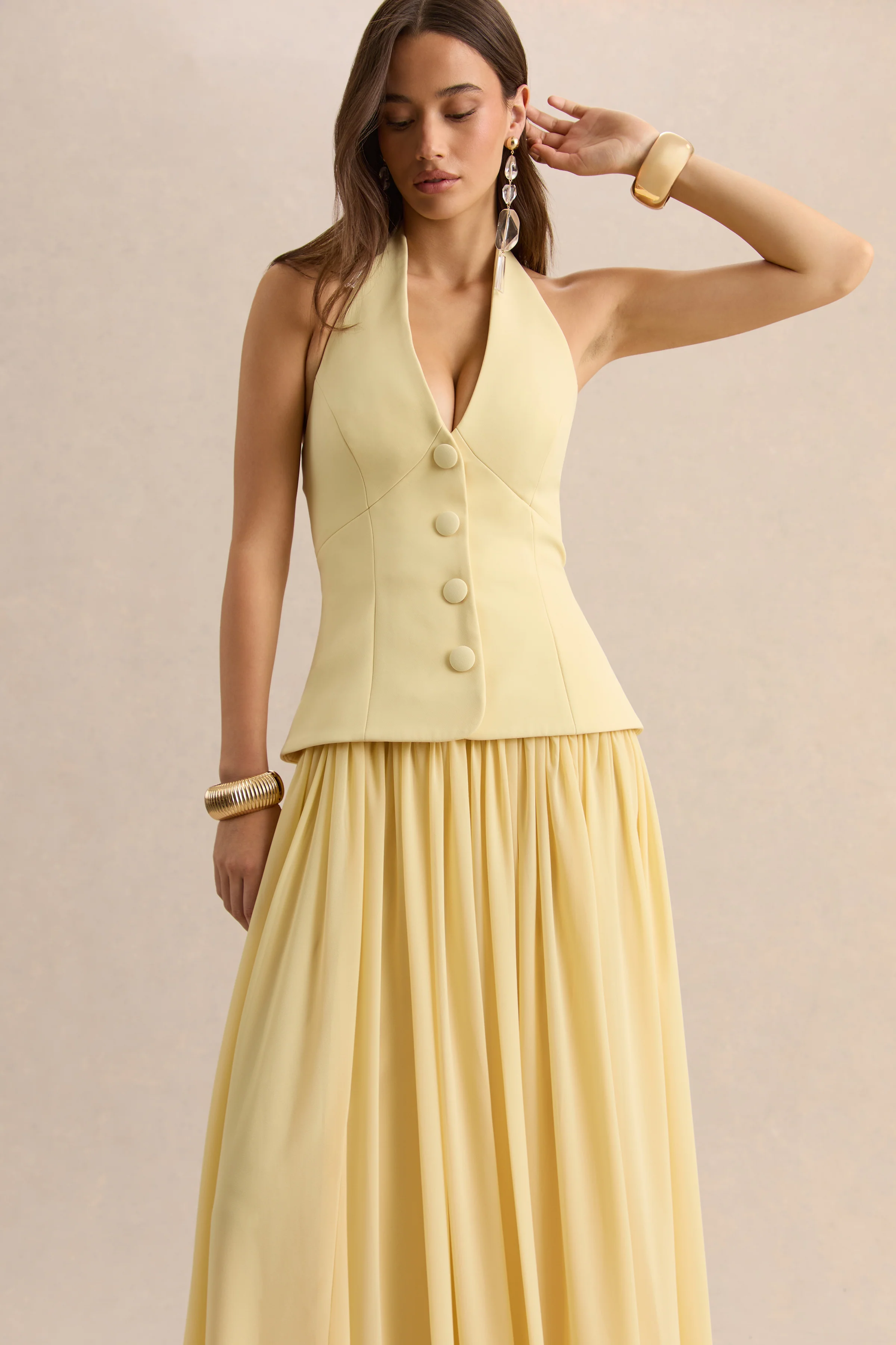 Zarina | Zitronengelbes Maxikleid mit tiefem Ausschnitt - Image 6