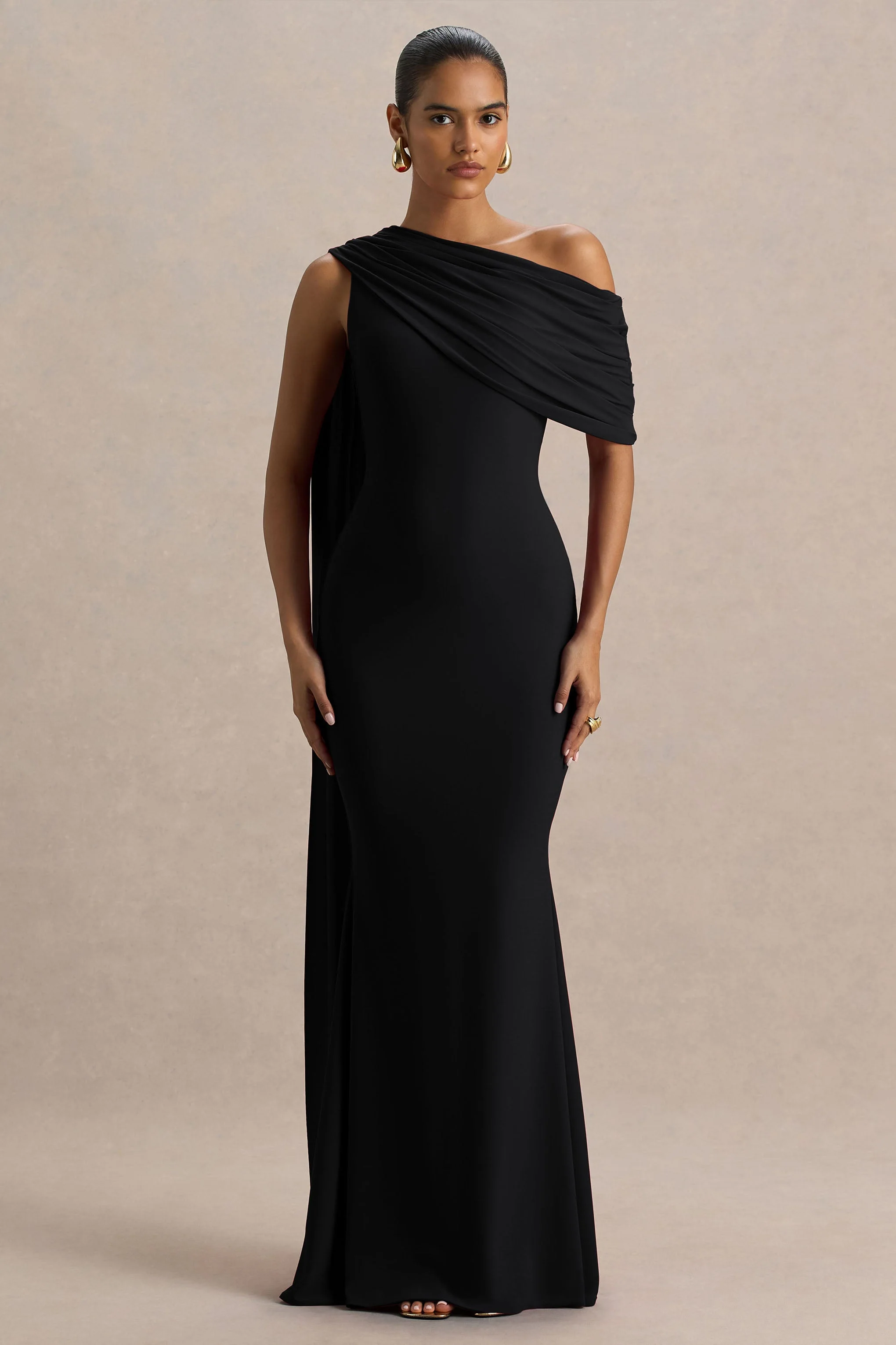 Zendaya | Schwarzes Maxikleid mit asymmetrischem Ausschnitt, Fischschwanz-Schnitt und Schärpendetail - Image 4