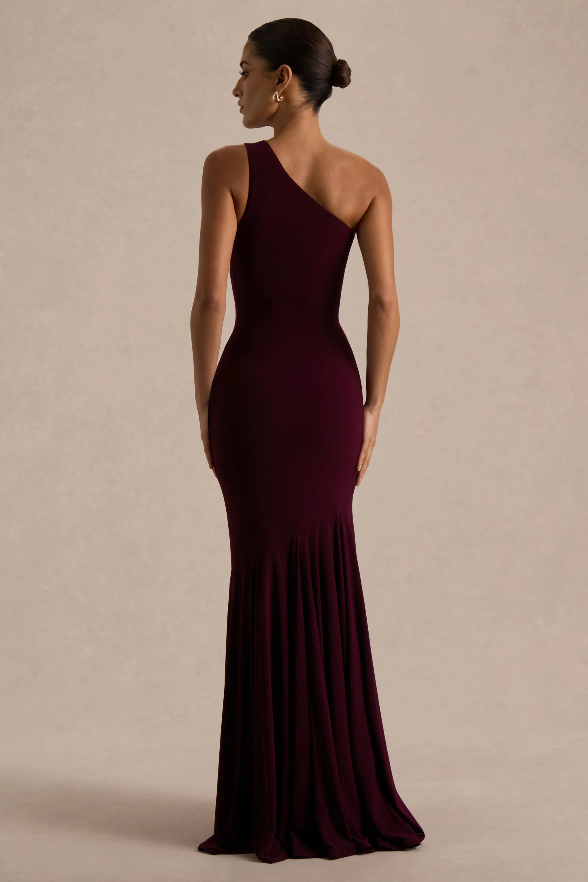 Zya | Dunkelpflaumenfarbenes Maxikleid mit asymmetrischem Ausschnitt und Fischschwanz - Image 2